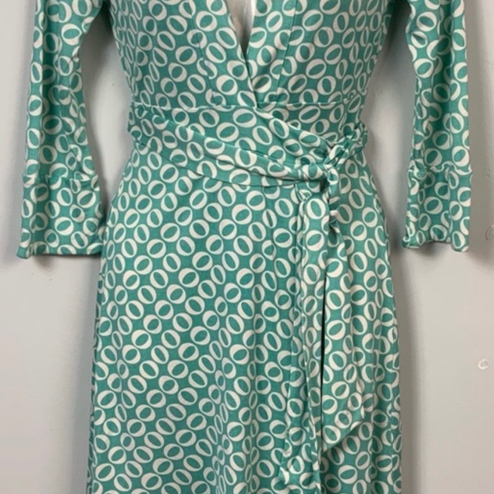 Diane von Furstenberg 100% Silk wrap dress 0